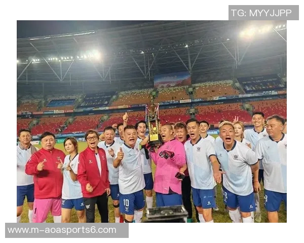 团结一心共赴赛场足球队合影记录我们的拼搏与梦想