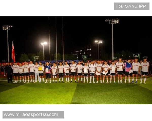 副班长带领足球队奋勇拼搏展现团队精神与青春活力